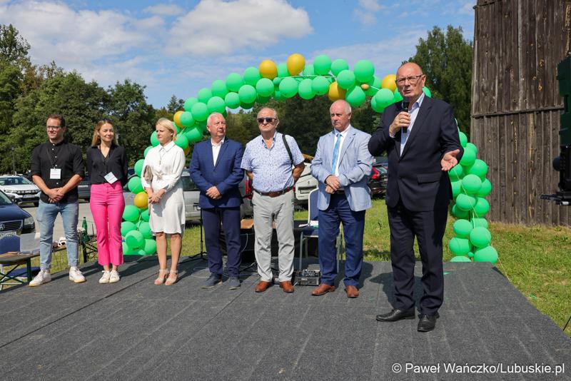W Zagrodzie Kamiennej skansenu w Zielonej Górze-Ochli świętowano jubileusz 10-lecia istnienia Twojego Zielonego Targu. Gościem wydarzenia był członek zarządu województwa lubuskiego Zbigniew Kołodziej.