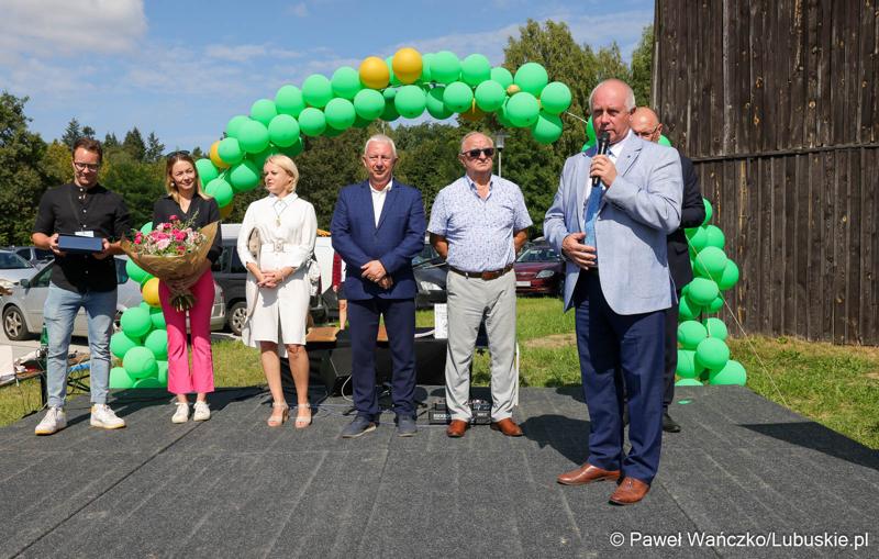 W Zagrodzie Kamiennej skansenu w Zielonej Górze-Ochli świętowano jubileusz 10-lecia istnienia Twojego Zielonego Targu. Gościem wydarzenia był członek zarządu województwa lubuskiego Zbigniew Kołodziej.