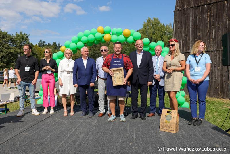 W Zagrodzie Kamiennej skansenu w Zielonej Górze-Ochli świętowano jubileusz 10-lecia istnienia Twojego Zielonego Targu. Gościem wydarzenia był członek zarządu województwa lubuskiego Zbigniew Kołodziej.