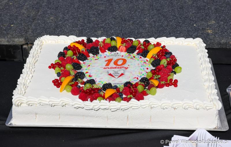 W Zagrodzie Kamiennej skansenu w Zielonej Górze-Ochli świętowano jubileusz 10-lecia istnienia Twojego Zielonego Targu. Gościem wydarzenia był członek zarządu województwa lubuskiego Zbigniew Kołodziej.