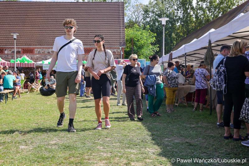 W Zagrodzie Kamiennej skansenu w Zielonej Górze-Ochli świętowano jubileusz 10-lecia istnienia Twojego Zielonego Targu. Gościem wydarzenia był członek zarządu województwa lubuskiego Zbigniew Kołodziej.