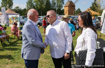 W Zagrodzie Kamiennej skansenu w Zielonej Górze-Ochli świętowano jubileusz 10-lecia istnienia Twojego Zielonego Targu. Gościem wydarzenia był członek zarządu województwa lubuskiego Zbigniew Kołodziej. 