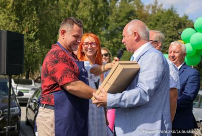 W Zagrodzie Kamiennej skansenu w Zielonej Górze-Ochli świętowano jubileusz 10-lecia istnienia Twojego Zielonego Targu. Gościem wydarzenia był członek zarządu województwa lubuskiego Zbigniew Kołodziej. 