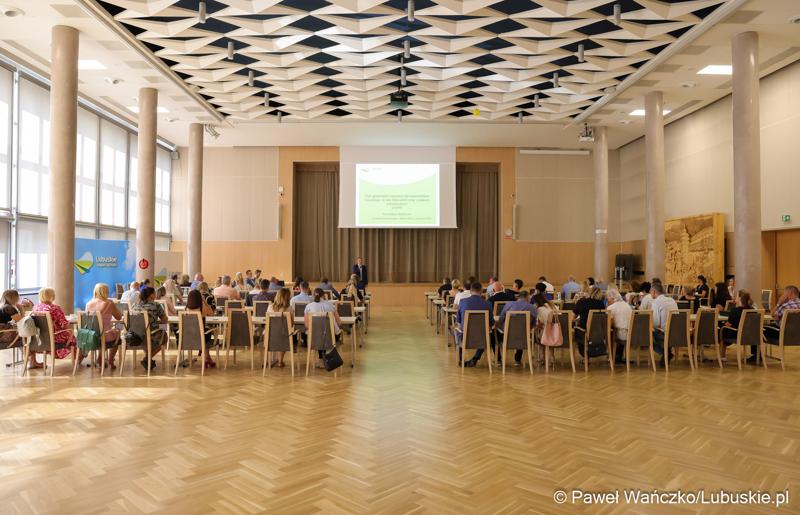 Uczestnicy spotkania konsultacyjnego dotyczącego projektu dokumentu pn. „Plan gospodarki odpadami dla województwa lubuskiego na lata 2024-2030 wraz z planem inwestycyjnym