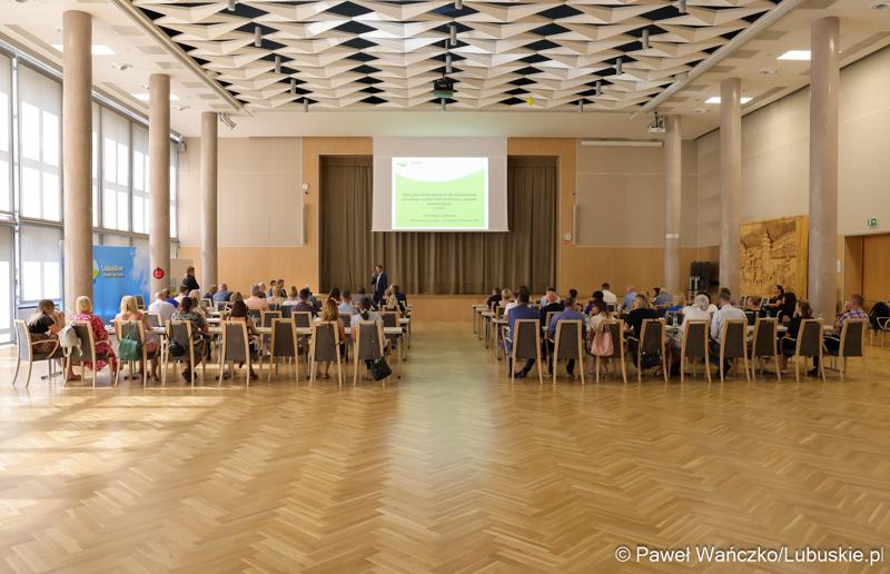 Uczestnicy spotkania konsultacyjnego dotyczącego projektu dokumentu pn. „Plan gospodarki odpadami dla województwa lubuskiego na lata 2024-2030 wraz z planem inwestycyjnym