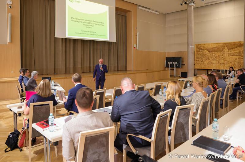 Uczestnicy spotkania konsultacyjnego dotyczącego projektu dokumentu pn. „Plan gospodarki odpadami dla województwa lubuskiego na lata 2024-2030 wraz z planem inwestycyjnym