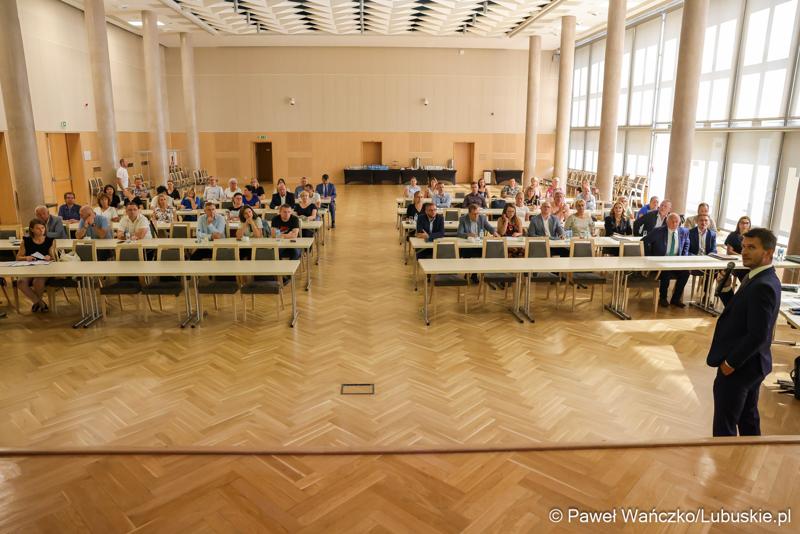 Uczestnicy spotkania konsultacyjnego dotyczącego projektu dokumentu pn. „Plan gospodarki odpadami dla województwa lubuskiego na lata 2024-2030 wraz z planem inwestycyjnym
