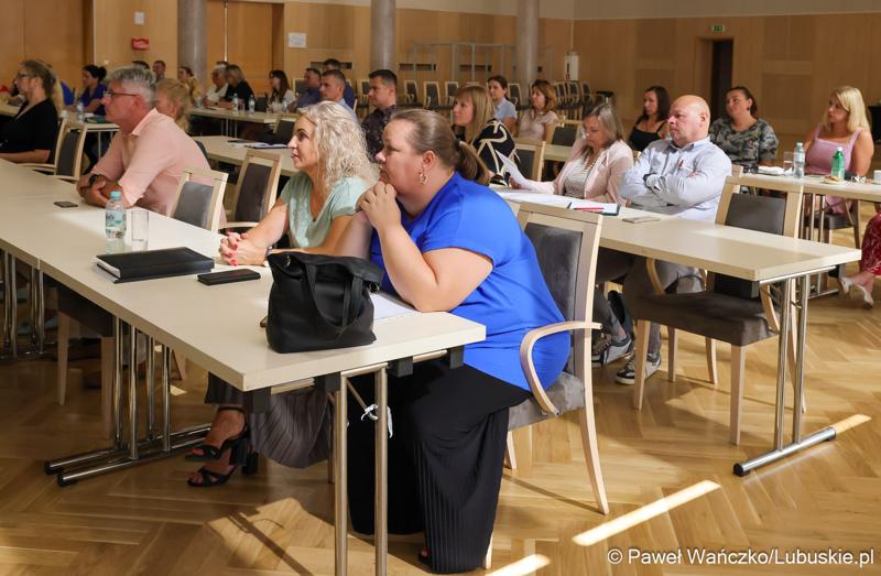 Uczestnicy spotkania konsultacyjnego dotyczącego projektu dokumentu pn. „Plan gospodarki odpadami dla województwa lubuskiego na lata 2024-2030 wraz z planem inwestycyjnym