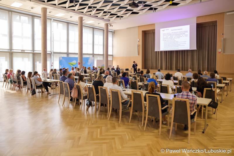 Uczestnicy spotkania konsultacyjnego dotyczącego projektu dokumentu pn. „Plan gospodarki odpadami dla województwa lubuskiego na lata 2024-2030 wraz z planem inwestycyjnym