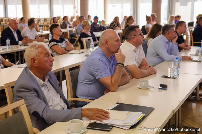 Uczestnicy spotkania konsultacyjnego dotyczącego projektu dokumentu pn. „Plan gospodarki odpadami dla województwa lubuskiego na lata 2024-2030 wraz z planem inwestycyjnym