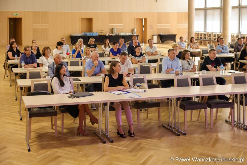 Uczestnicy spotkania konsultacyjnego dotyczącego projektu dokumentu pn. „Plan gospodarki odpadami dla województwa lubuskiego na lata 2024-2030 wraz z planem inwestycyjnym