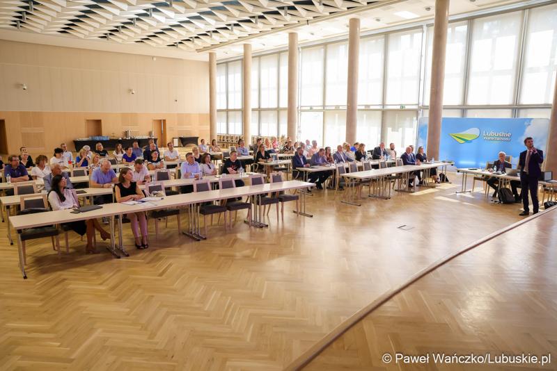 Uczestnicy spotkania konsultacyjnego dotyczącego projektu dokumentu pn. „Plan gospodarki odpadami dla województwa lubuskiego na lata 2024-2030 wraz z planem inwestycyjnym