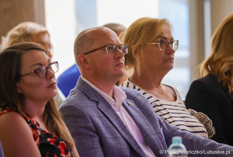 Uczestnicy spotkania konsultacyjnego dotyczącego projektu dokumentu pn. „Plan gospodarki odpadami dla województwa lubuskiego na lata 2024-2030 wraz z planem inwestycyjnym