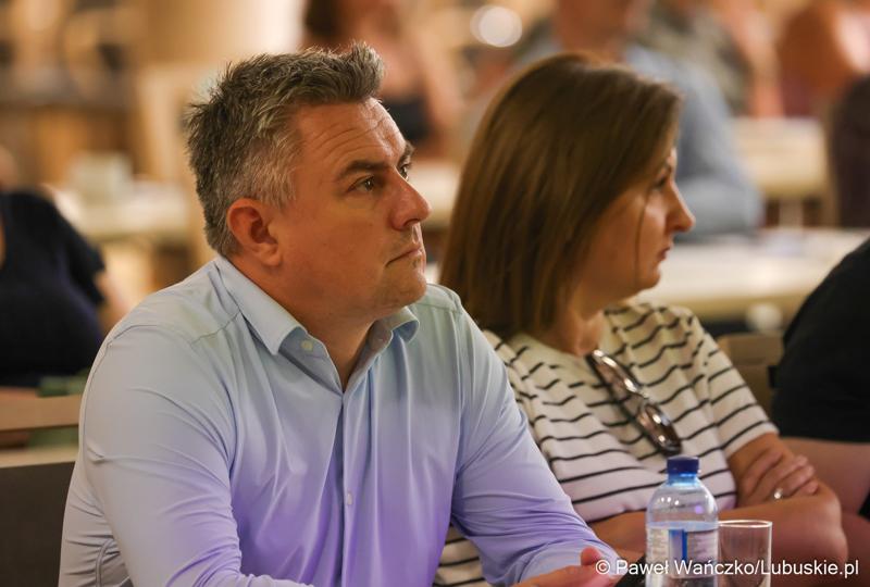 Uczestnicy spotkania konsultacyjnego dotyczącego projektu dokumentu pn. „Plan gospodarki odpadami dla województwa lubuskiego na lata 2024-2030 wraz z planem inwestycyjnym