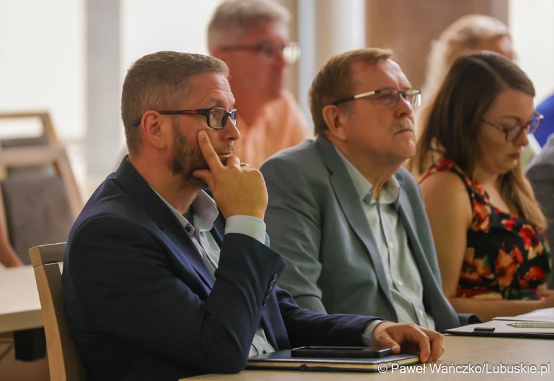 Uczestnicy spotkania konsultacyjnego dotyczącego projektu dokumentu pn. „Plan gospodarki odpadami dla województwa lubuskiego na lata 2024-2030 wraz z planem inwestycyjnym