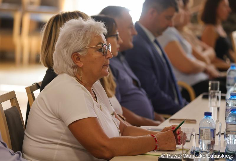 Uczestnicy spotkania konsultacyjnego dotyczącego projektu dokumentu pn. „Plan gospodarki odpadami dla województwa lubuskiego na lata 2024-2030 wraz z planem inwestycyjnym