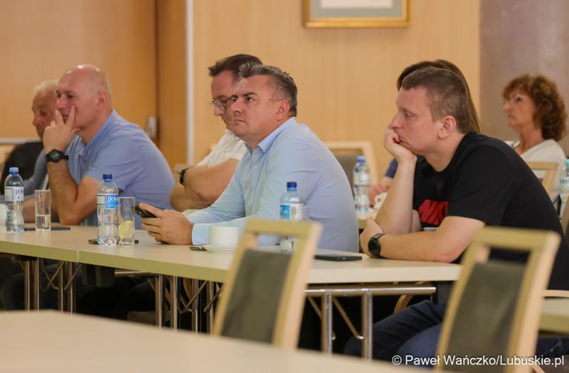 Uczestnicy spotkania konsultacyjnego dotyczącego projektu dokumentu pn. „Plan gospodarki odpadami dla województwa lubuskiego na lata 2024-2030 wraz z planem inwestycyjnym