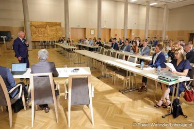 Uczestnicy spotkania konsultacyjnego dotyczącego projektu dokumentu pn. „Plan gospodarki odpadami dla województwa lubuskiego na lata 2024-2030 wraz z planem inwestycyjnym