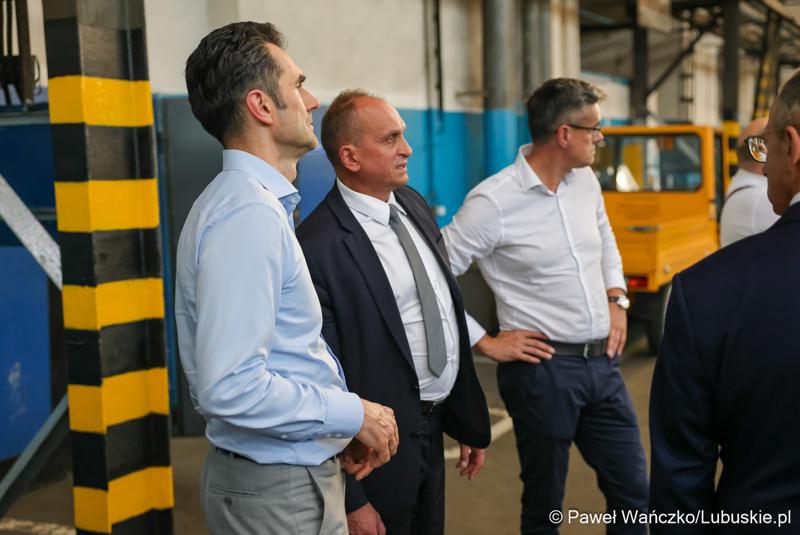 Wiceminister infrastruktury Piotr Malepszak wraz z wicemarszałkiem Sebastianem Ciemnoczołowskim, wojewodą lubuskim Markiem Cebulą i wiceprezydentem Zielonej Góry drem Jarosławem Flakowskim odwiedzili Czerwieńsk