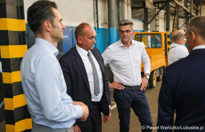 Wiceminister infrastruktury Piotr Malepszak wraz z wicemarszałkiem Sebastianem Ciemnoczołowskim, wojewodą lubuskim Markiem Cebulą i wiceprezydentem Zielonej Góry drem Jarosławem Flakowskim odwiedzili Czerwieńsk