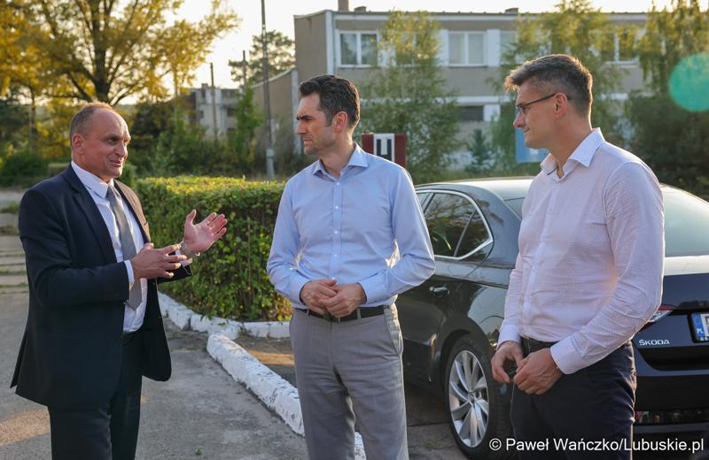 Wiceminister infrastruktury Piotr Malepszak wraz z wicemarszałkiem Sebastianem Ciemnoczołowskim, wojewodą lubuskim Markiem Cebulą i wiceprezydentem Zielonej Góry drem Jarosławem Flakowskim odwiedzili Czerwieńsk