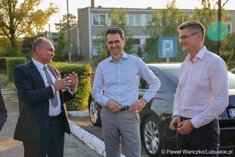 Wiceminister infrastruktury Piotr Malepszak wraz z wicemarszałkiem Sebastianem Ciemnoczołowskim, wojewodą lubuskim Markiem Cebulą i wiceprezydentem Zielonej Góry drem Jarosławem Flakowskim odwiedzili Czerwieńsk