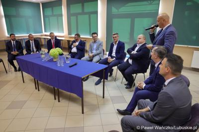 Wiceminister infrastruktury Piotr Malepszak wraz z wicemarszałkiem Sebastianem Ciemnoczołowskim, wojewodą lubuskim Markiem Cebulą i wiceprezydentem Zielonej Góry drem Jarosławem Flakowskim odwiedzili Czerwieńsk