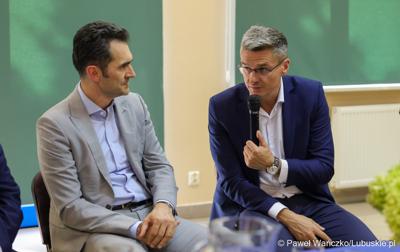 Wiceminister infrastruktury Piotr Malepszak wraz z wicemarszałkiem Sebastianem Ciemnoczołowskim, wojewodą lubuskim Markiem Cebulą i wiceprezydentem Zielonej Góry drem Jarosławem Flakowskim odwiedzili Czerwieńsk