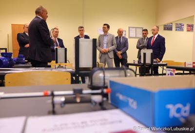 Wiceminister infrastruktury Piotr Malepszak wraz z wicemarszałkiem Sebastianem Ciemnoczołowskim, wojewodą lubuskim Markiem Cebulą i wiceprezydentem Zielonej Góry drem Jarosławem Flakowskim odwiedzili Czerwieńsk
