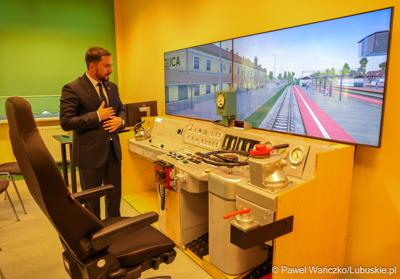 Wiceminister infrastruktury Piotr Malepszak wraz z wicemarszałkiem Sebastianem Ciemnoczołowskim, wojewodą lubuskim Markiem Cebulą i wiceprezydentem Zielonej Góry drem Jarosławem Flakowskim odwiedzili Czerwieńsk