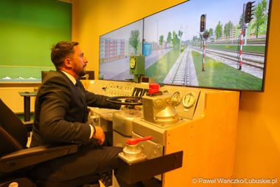 Wiceminister infrastruktury Piotr Malepszak wraz z wicemarszałkiem Sebastianem Ciemnoczołowskim, wojewodą lubuskim Markiem Cebulą i wiceprezydentem Zielonej Góry drem Jarosławem Flakowskim odwiedzili Czerwieńsk