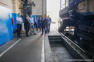 Wiceminister infrastruktury Piotr Malepszak wraz z wicemarszałkiem Sebastianem Ciemnoczołowskim, wojewodą lubuskim Markiem Cebulą i wiceprezydentem Zielonej Góry drem Jarosławem Flakowskim odwiedzili Czerwieńsk