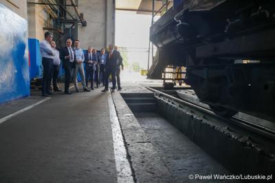 Wiceminister infrastruktury Piotr Malepszak wraz z wicemarszałkiem Sebastianem Ciemnoczołowskim, wojewodą lubuskim Markiem Cebulą i wiceprezydentem Zielonej Góry drem Jarosławem Flakowskim odwiedzili Czerwieńsk
