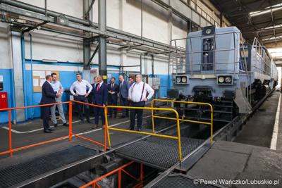 Wiceminister infrastruktury Piotr Malepszak wraz z wicemarszałkiem Sebastianem Ciemnoczołowskim, wojewodą lubuskim Markiem Cebulą i wiceprezydentem Zielonej Góry drem Jarosławem Flakowskim odwiedzili Czerwieńsk
