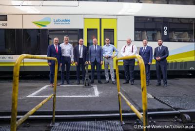 Wiceminister infrastruktury Piotr Malepszak wraz z wicemarszałkiem Sebastianem Ciemnoczołowskim, wojewodą lubuskim Markiem Cebulą i wiceprezydentem Zielonej Góry drem Jarosławem Flakowskim odwiedzili Czerwieńsk