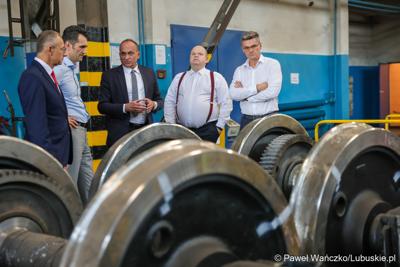 Wiceminister infrastruktury Piotr Malepszak wraz z wicemarszałkiem Sebastianem Ciemnoczołowskim, wojewodą lubuskim Markiem Cebulą i wiceprezydentem Zielonej Góry drem Jarosławem Flakowskim odwiedzili Czerwieńsk