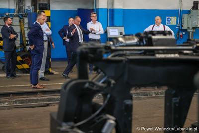 Wiceminister infrastruktury Piotr Malepszak wraz z wicemarszałkiem Sebastianem Ciemnoczołowskim, wojewodą lubuskim Markiem Cebulą i wiceprezydentem Zielonej Góry drem Jarosławem Flakowskim odwiedzili Czerwieńsk