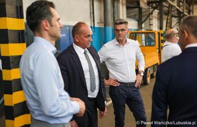 Wiceminister infrastruktury Piotr Malepszak wraz z wicemarszałkiem Sebastianem Ciemnoczołowskim, wojewodą lubuskim Markiem Cebulą i wiceprezydentem Zielonej Góry drem Jarosławem Flakowskim odwiedzili Czerwieńsk