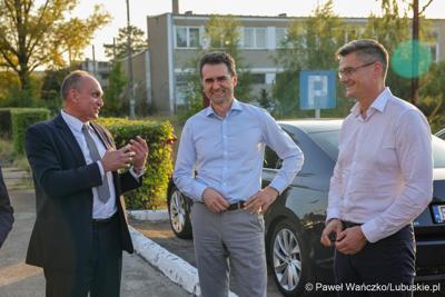 Wiceminister infrastruktury Piotr Malepszak wraz z wicemarszałkiem Sebastianem Ciemnoczołowskim, wojewodą lubuskim Markiem Cebulą i wiceprezydentem Zielonej Góry drem Jarosławem Flakowskim odwiedzili Czerwieńsk