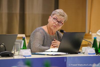 Wiceprzewodnicząca Sejmiku Województwa Lubuskiego Anna Chinalska podczas wrześniowej sesji Sejmiku Województwa Lubuskiego