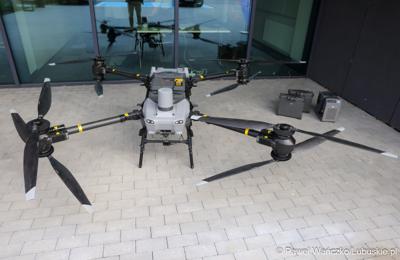 Dron przed Parkim Technologii Kosmicznych w Zielonej Górze-Nowym Kisielinie