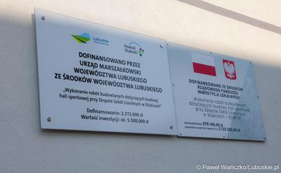 Tablice na nowej sali gimnastycznej w Zespole Szkół Licealnych w Słubicach 
