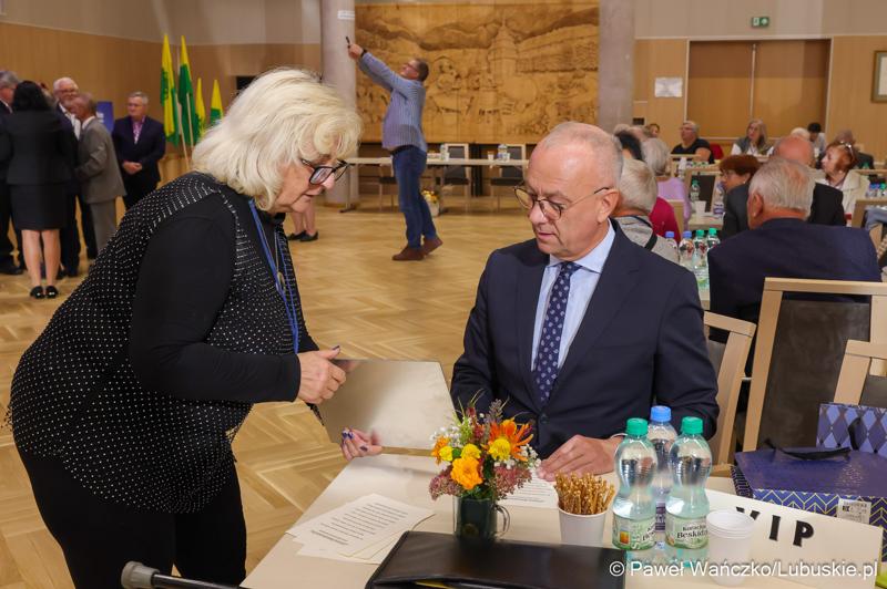 Marszałek Marcin Jabłoński podczas X Okręgowego Zjazdu Delegatów Polskiego Związku Działkowców