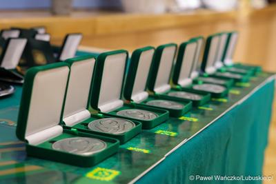 Medale na zasłużonych 