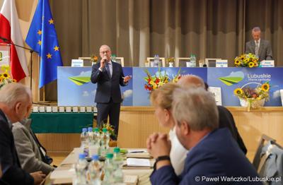 Marszałek Marcin Jabłoński przemawia do uczestników X Okręgowego Zjazdu Delegatów Polskiego Związku Działkowców