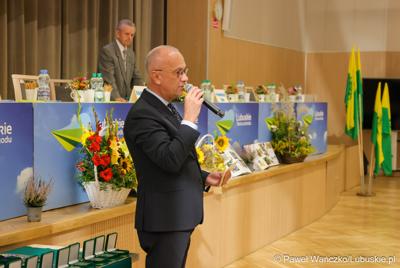 Marszałek Marcin Jabłoński przemawia do uczestników X Okręgowego Zjazdu Delegatów Polskiego Związku Działkowców