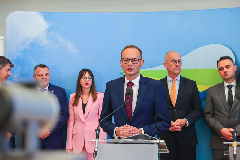 Konferencja prasowa i podpisanie umowy, projekt "Ciekawa Nauka"