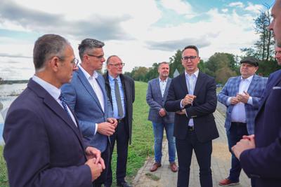 Konferencja prasowa poświęcona podpisaniu umowy o dofinansowanie projektu „Budowa mostu przez rzekę Odrę wraz z budową nowego przebiegu drogi wojewódzkiej nr 281 w m. Pomorsko” w ramach Rządowego Programu Uzupełniania Lokalnej i Regionalnej Infrastruktury Drogowej – Mosty dla Regionów
