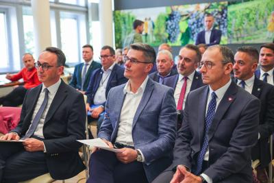 Konferencja prasowa poświęcona podpisaniu umowy o dofinansowanie projektu „Budowa mostu przez rzekę Odrę wraz z budową nowego przebiegu drogi wojewódzkiej nr 281 w m. Pomorsko” w ramach Rządowego Programu Uzupełniania Lokalnej i Regionalnej Infrastruktury Drogowej – Mosty dla Regionów