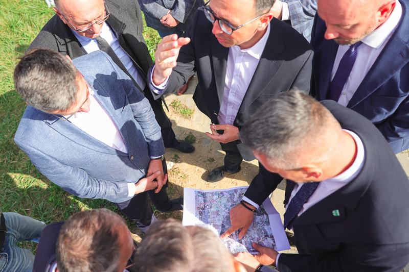 Konferencja prasowa poświęcona podpisaniu umowy o dofinansowanie projektu „Budowa mostu przez rzekę Odrę wraz z budową nowego przebiegu drogi wojewódzkiej nr 281 w m. Pomorsko” w ramach Rządowego Programu Uzupełniania Lokalnej i Regionalnej Infrastruktury Drogowej – Mosty dla Regionów